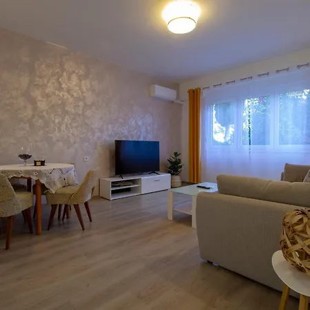 Mirjana Giardini Apartment Pula
